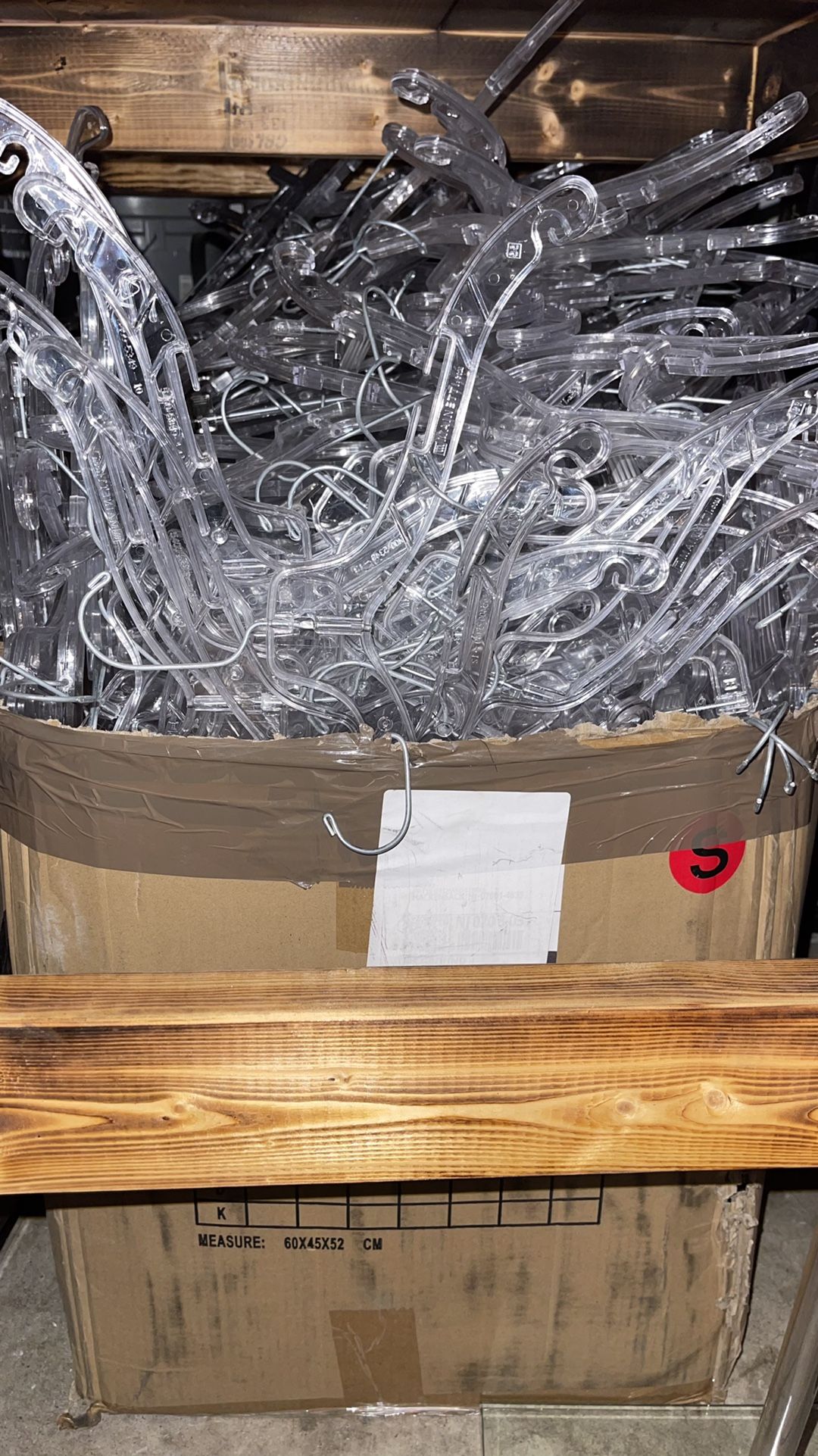clothes hangers Color clear