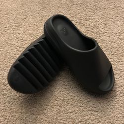 Yeezy Slides “Dark Onyx” US Size 9