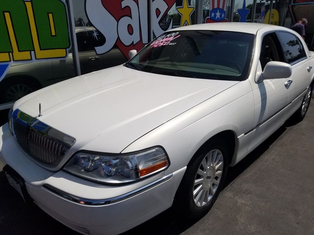2003 Lincoln Town Car