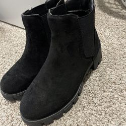 Black Boots 