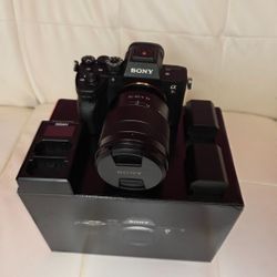 Sony Alpha a7R IV 61MP  Mirrorless Digital Camera + Sony 24-70mm f/4 Lens