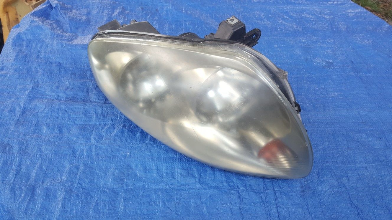 2003 2004 Infinity G35 sedan Right Xenon Headlight Passenger side