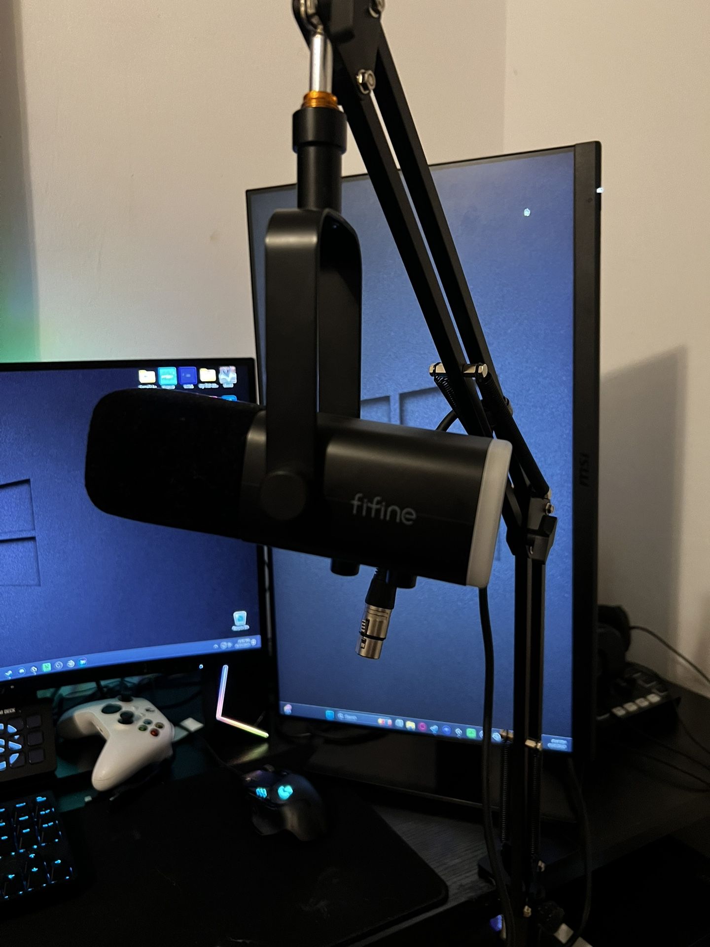 FIFINE AM8 Mic & boom arm