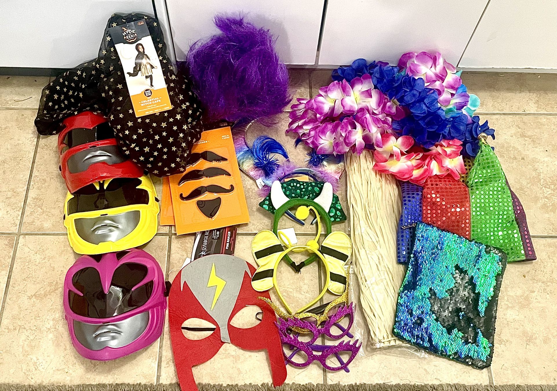 LARGE MIX BAG OF HALLOWEEN COSTUME ACCESSORIES