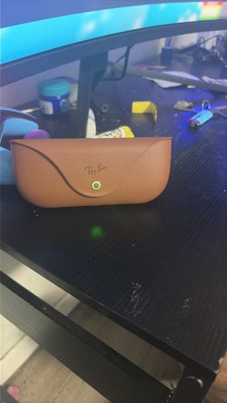 Ray ban meta case 60$