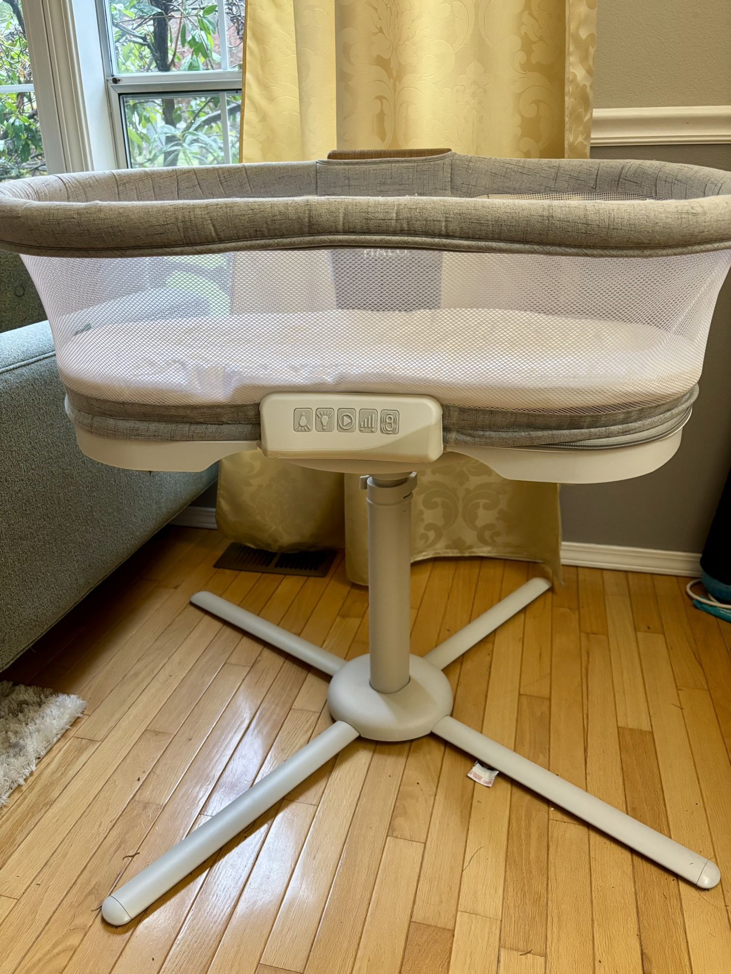 Halo Swivel Bassinet 