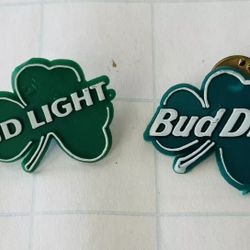 BUD LIGHT Bud Dry Budweiser GREEN PLASTIC CLOVER BREWERIANA HAT PIN LAPEL PIN