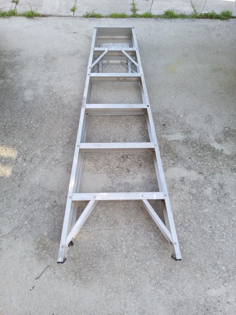 6 Ft Alluminum Ladder $40 Firm