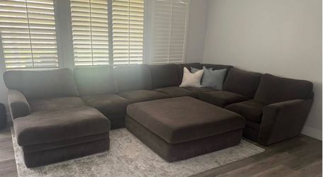 Sectional couch with ottoman