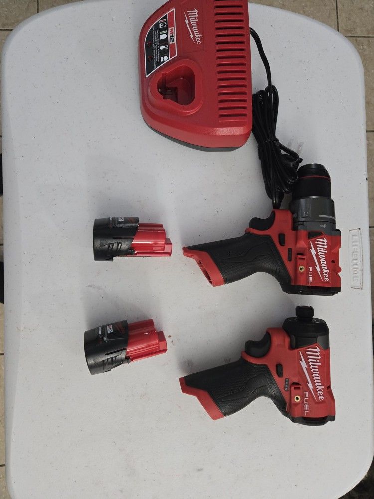 (Black Friday) Mulwaukee Impact/hammer Drill Combo