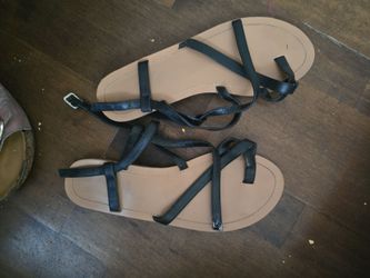 Size 9 black sandal