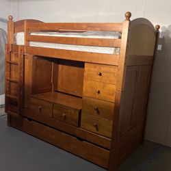 Solid wood bunkbed With desk and drawers