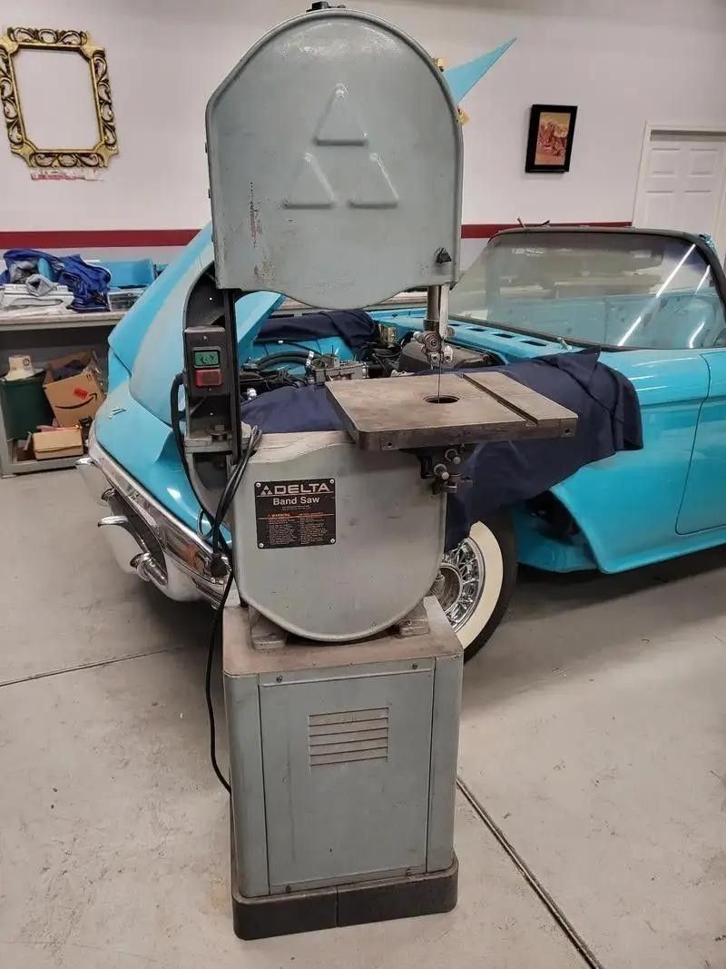 Delta 14" Band Saw Wood And Metal Cutting Bandsaw With Original Enclosed Stand