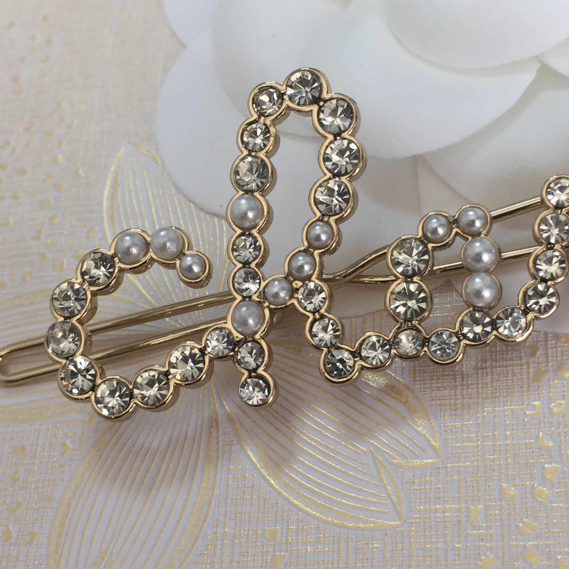 CHANEL Metal Glass Swirling Pearls Hair Clip Gold 1244840