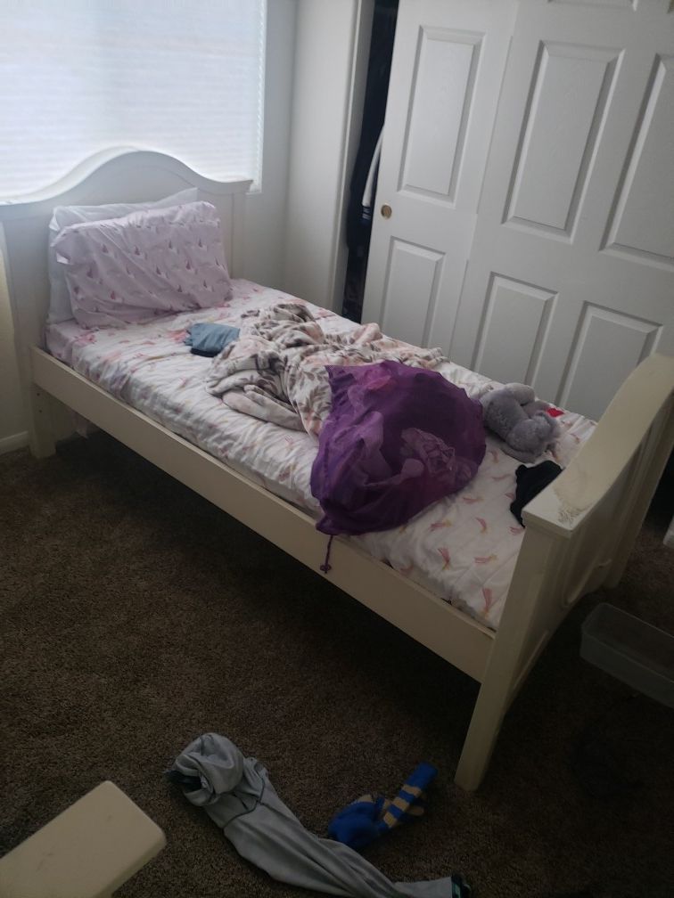 2 twin beds (free)