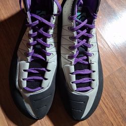 The Adidas 5.10 Grandstone Climbing Shoes in Black and Purple, Men's Size 10, 