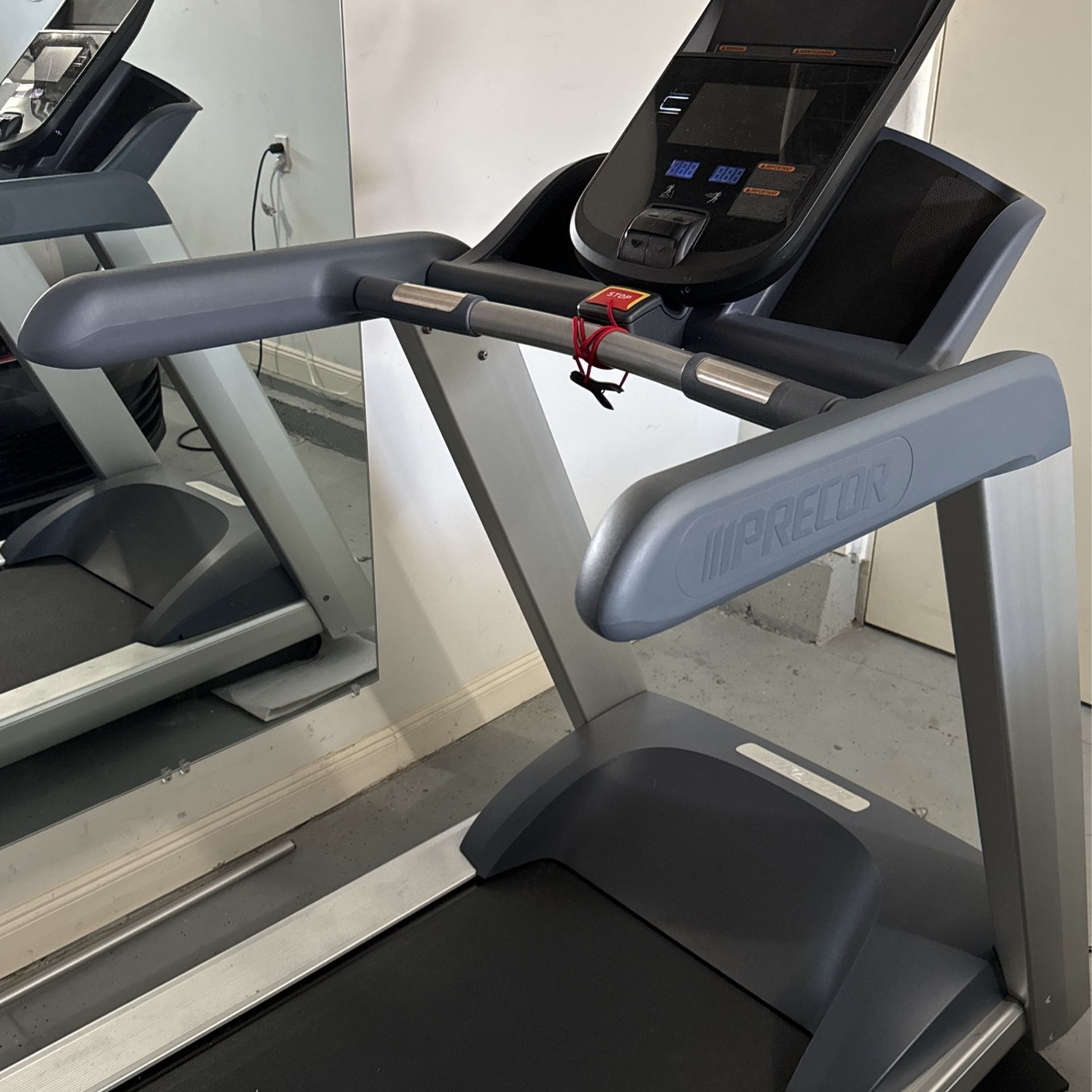 Precor TRM 445, Pro/gym Level Treadmill 