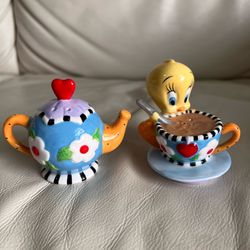 Vintage Tweety Bird Teacup & Teapot Salt and Pepper Shakers