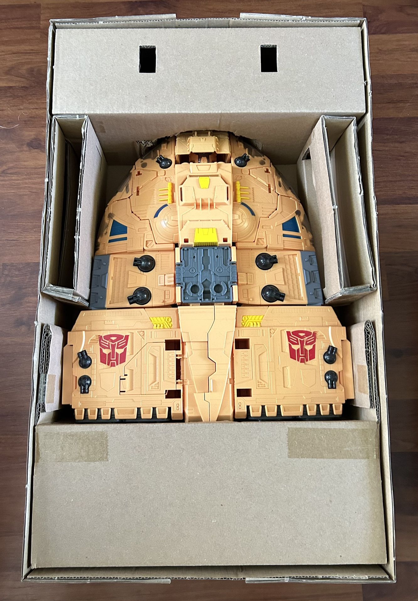 Transformers Titan Autobot Ark W/Teletran-1
