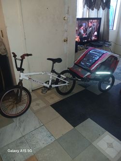 BIKE AND BASKET $25 BUCKS CASH EVERYTHING WORKS PERFECT GREAT CONDITION