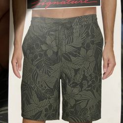 NWT Kirkland Signature Men’s Swim  Shorts With Pockets, Lining Green SZ: XL