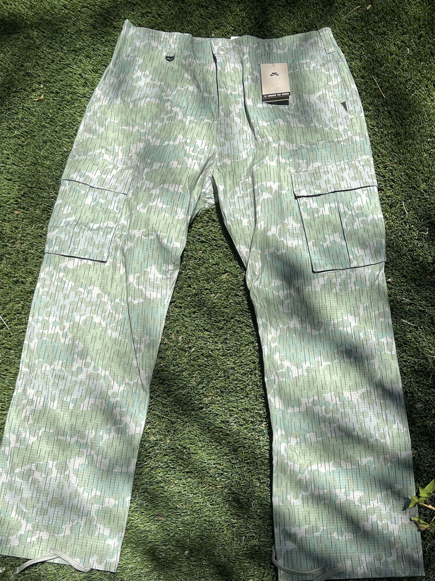 Nike SB Skate Cargo Pants Camo Light Army Khaki Mens NEW W TAGS for Sale in Murrieta, - OfferUp