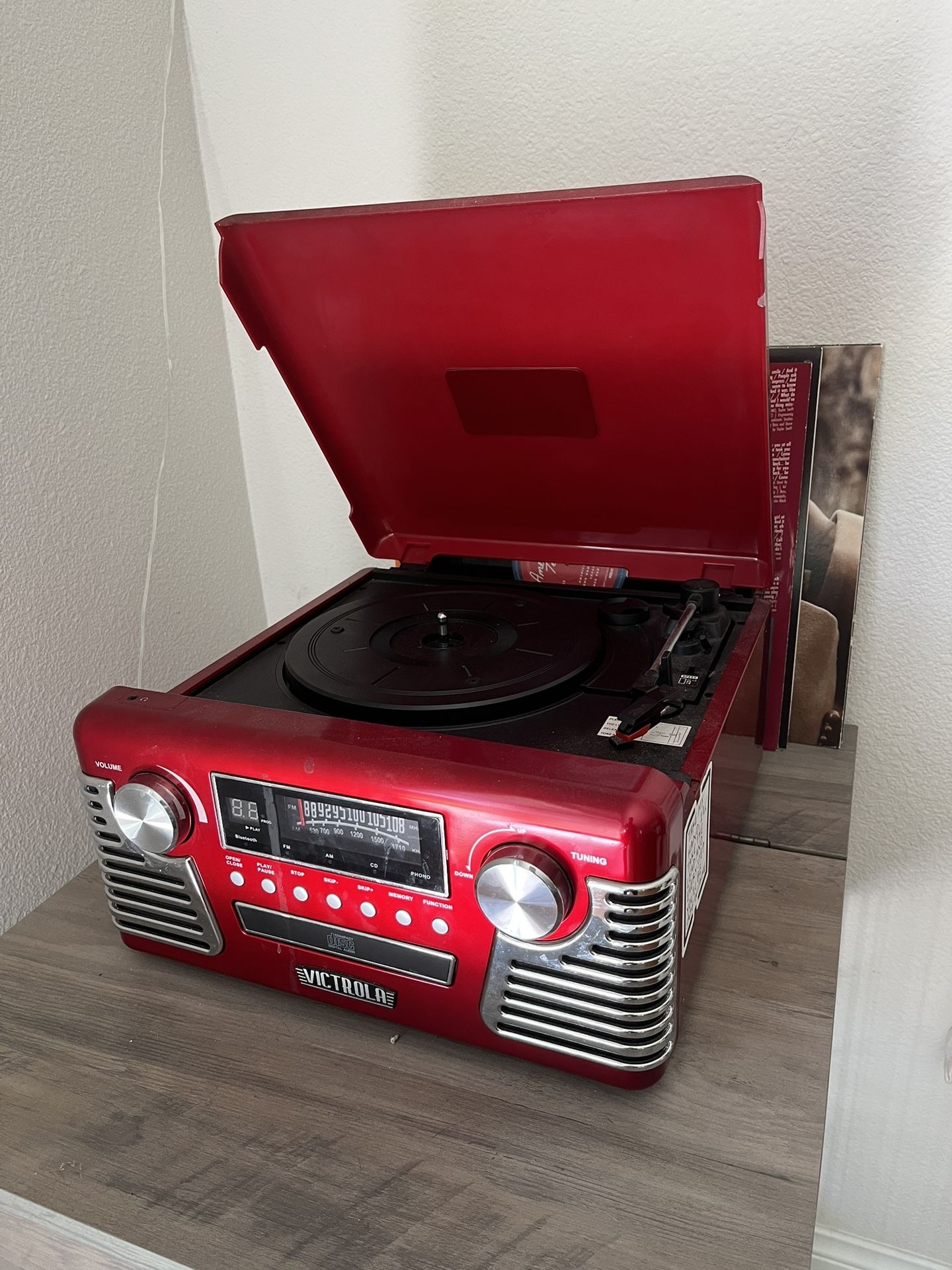 Victrola 50s Style Record Player With Bluetooth