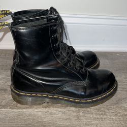 Dr. Martens black The Original black boots woman’s size 8 