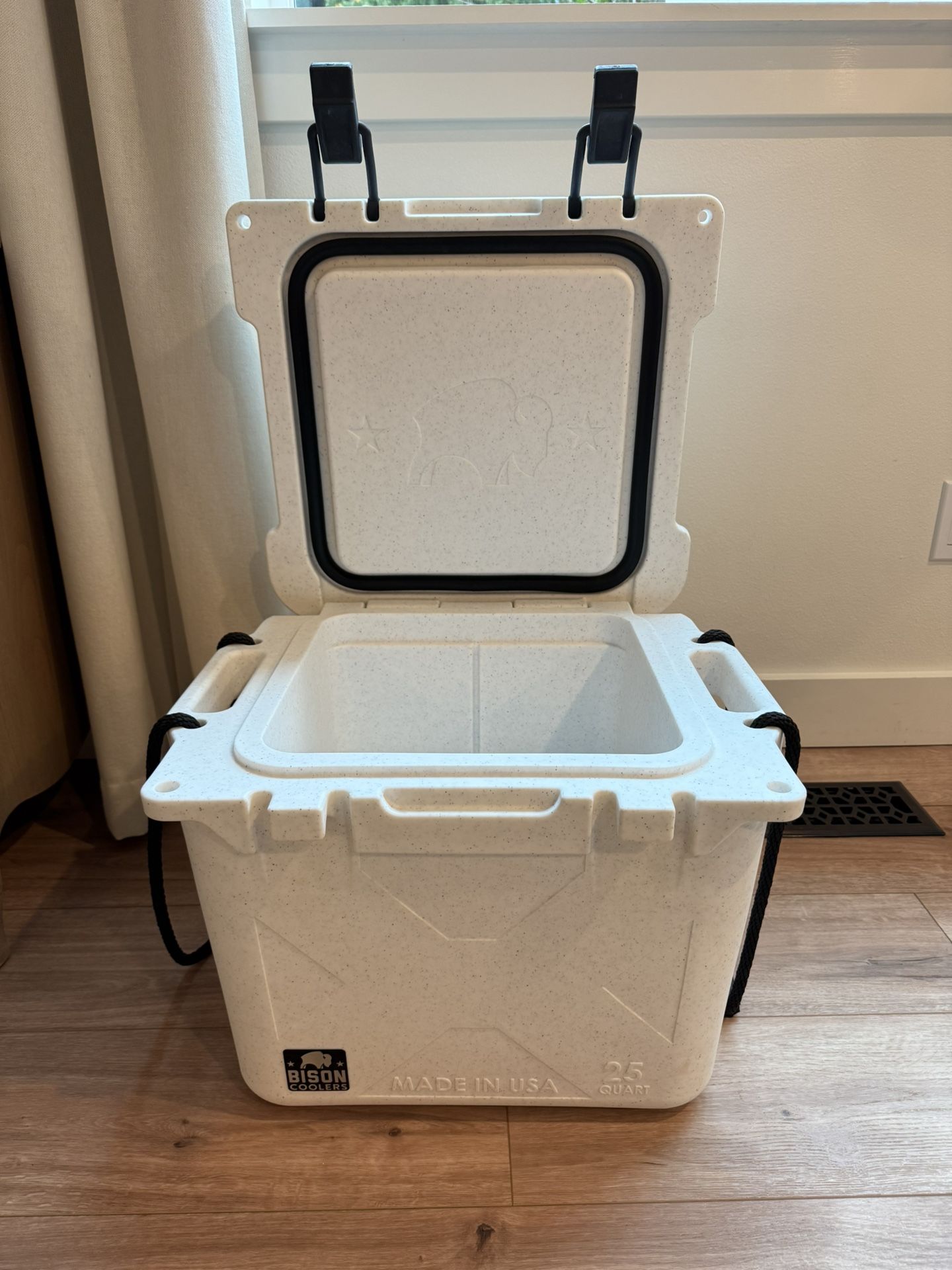 Bison 25 QT Cooler