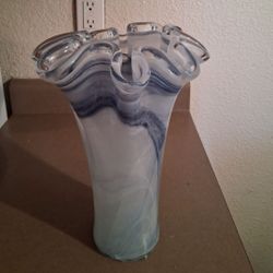 Floral vase good shape  / Florero en Buena condicion
