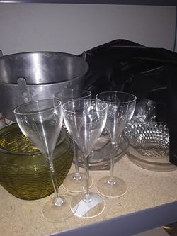 4 wine glasses