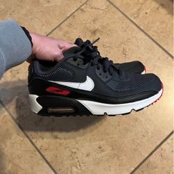 Brand New Nike Air Max Sneakers. Size 5 Youth 