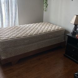 Twin Mattress And Bed Wood Bed frame 