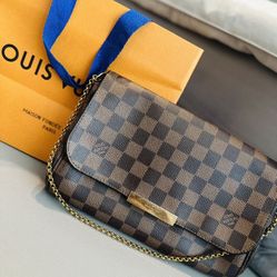 Louis Vuitton Favorite Crossbody Bag 