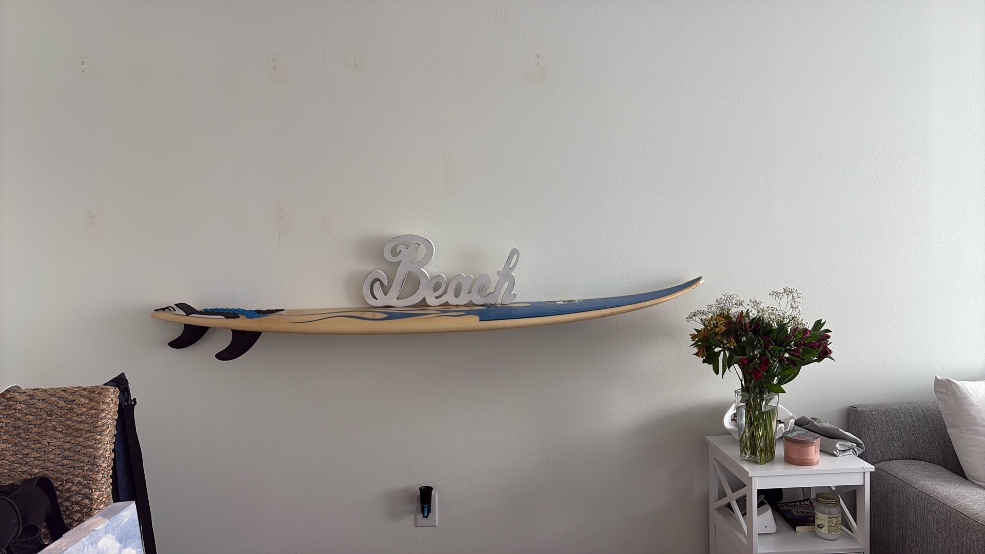 Surfboard shelf