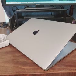 2019 15in Apple MacBook Pro Laptop, Core i7, Touchbar, Radeon Pro X, Newest MacOS