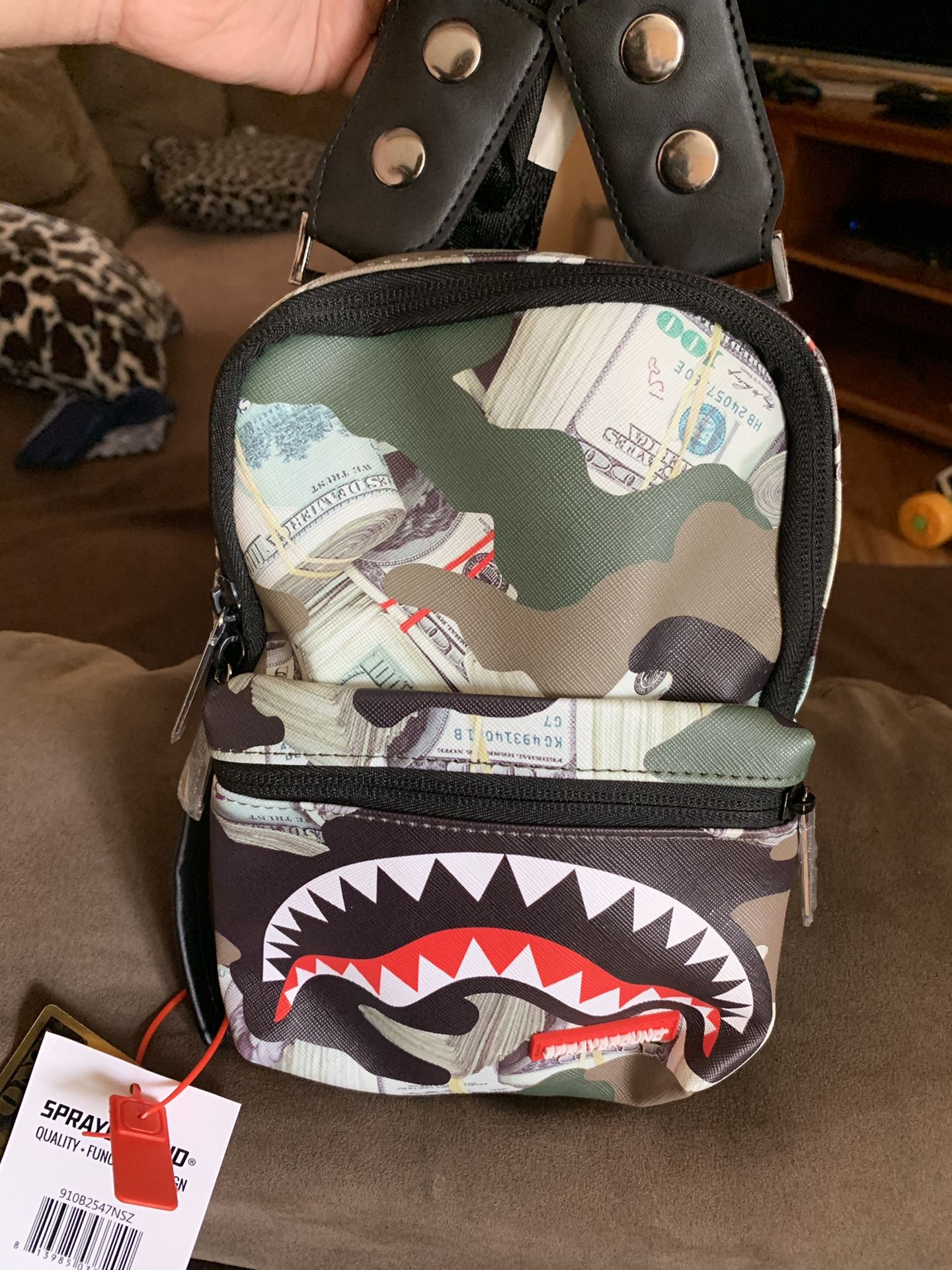 SprayGround Crossbody bag/Sling bag for Sale in Cleveland, OH - OfferUp