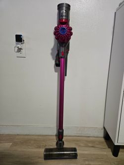 Dyson V7