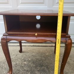 End Table Or Nightstand With Pull Out Shelf Queen Ann Style