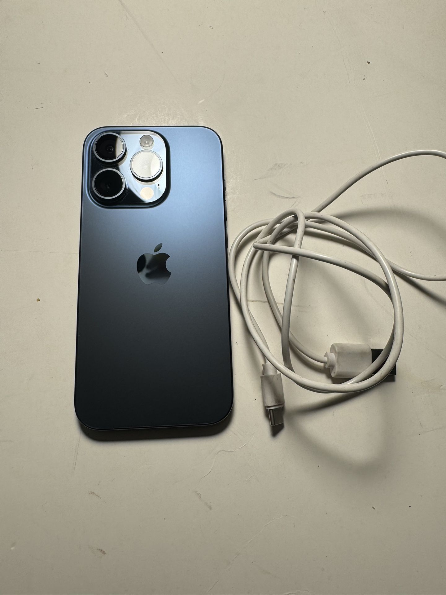 15 pro 256gb blue titanium factory unlocked battery 100%