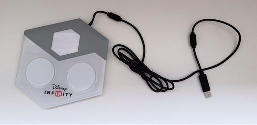 Xbox-one Disney 2.0 infinity figures, base pad, power discs, and play set pieces.
