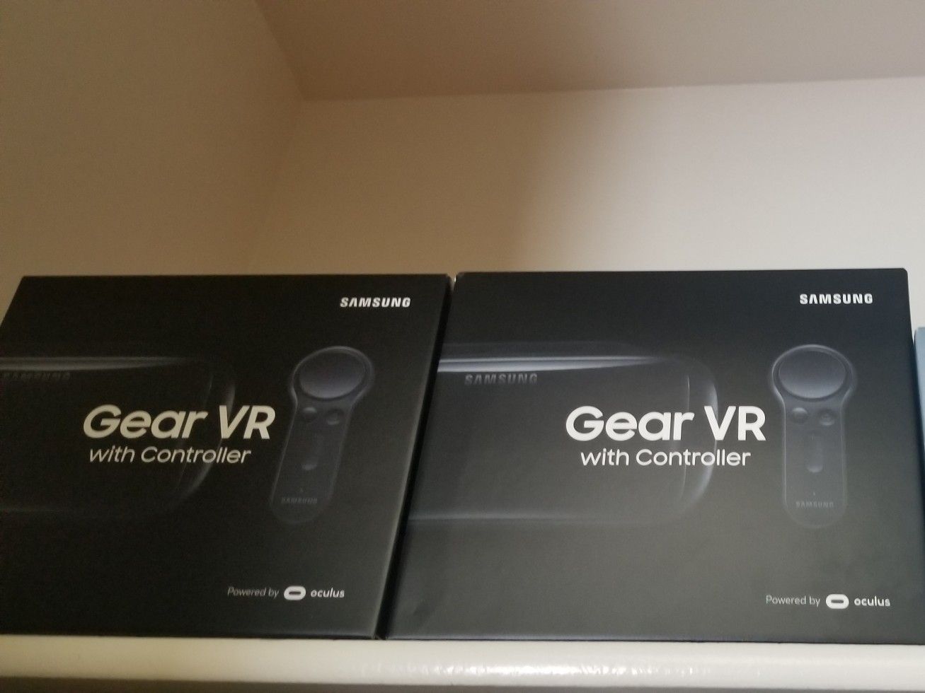 Gear VR with controller *NEW IN BOX*