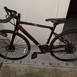 2022 Fuji Jari 2.1 Disc Gravel Road Bike