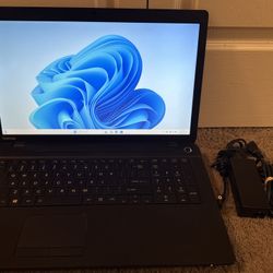 Toshiba Satellite C75D-B7260 17.3" AMD A6-6310, 16G RAM, 500GB HDD, Win11 W/CORD