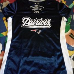 PATRIOTS SHIRT SIZE SMALL WOMEN 
