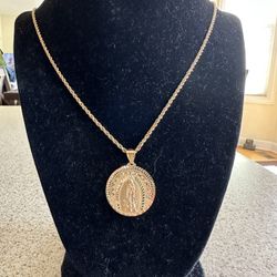 14kt yellow gold Virgin Mary medallion