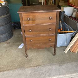3 Drawer Dresser On Wheel 