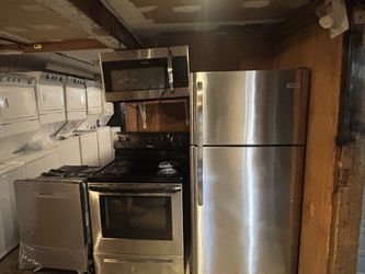 Frigidaire Kitchen Set On Good Working Conditions