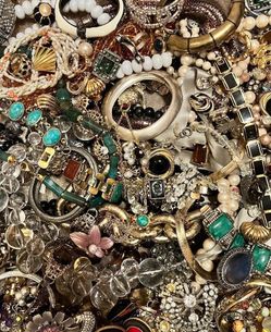 Buying Bulk costume jewlery