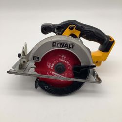 DEWALT 20V MAX Cordless 6.5 in. Sidewinder Style Circular Saw (Tool Only) - DCS393
